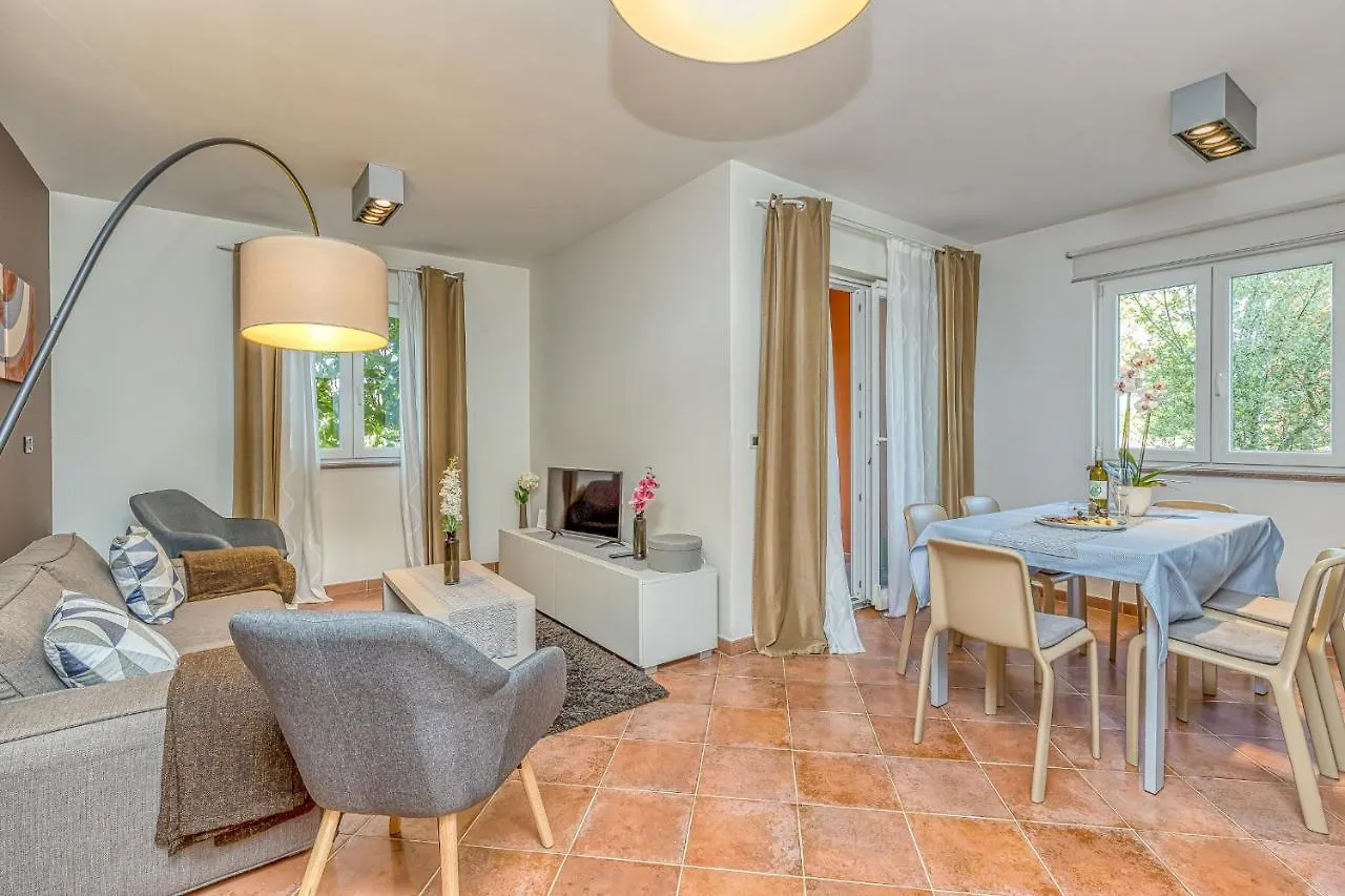 Apartamento Terra Rovinjsko Selo 0*,  Croacia